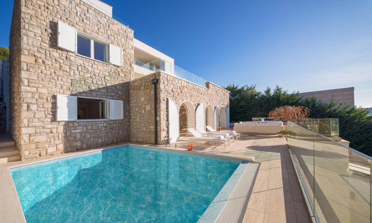 Luxury Seafront Villa Primosten Glamour With Private Pool, Sauna And Gym At The Beach In Primosten Bagian luar foto